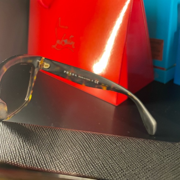 Prada sunglasses - Picture 3 of 5